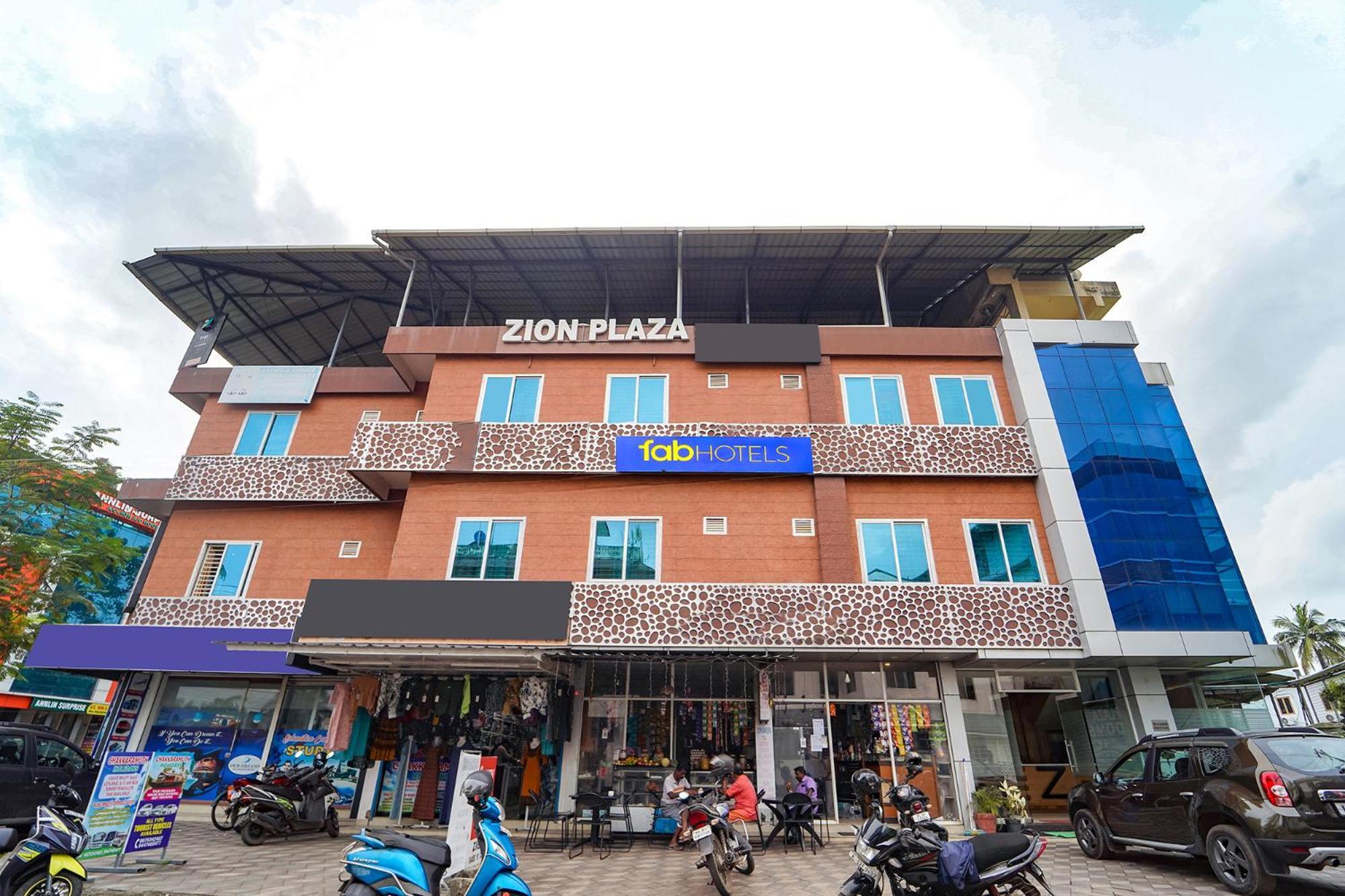 Zion Plaza Hotel Nedumbassery Exterior photo